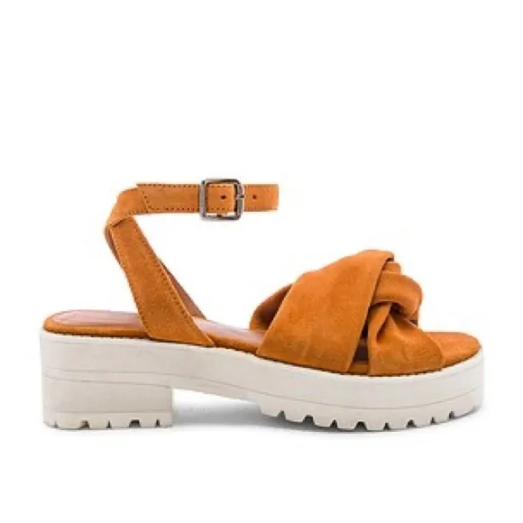 NWT! Free People Essex Leather Sandal in Taupe