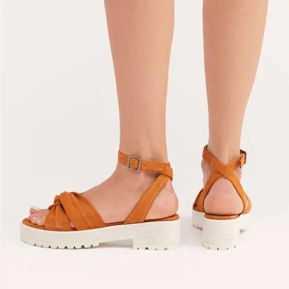 NWT! Free People Essex Leather Sandal in Taupe