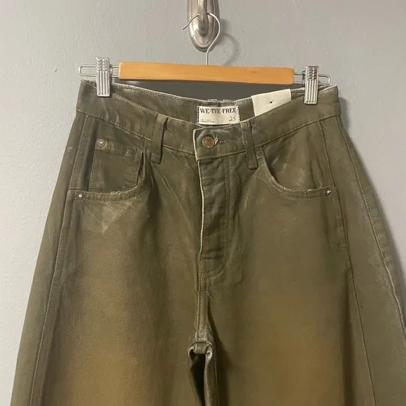 NWT Free People We The Free good luck coated barrel leg jeans in brown. Size 25