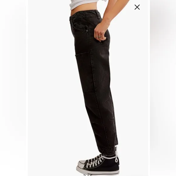 NWT Free People We The Free Supersonic Slim Crop Jeans in Black. Size 8