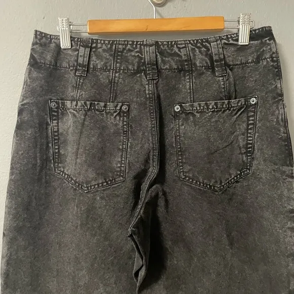 NWT Free People We The Free Supersonic Slim Crop Jeans in Black. Size 8
