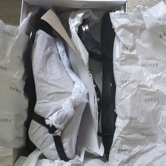 NWT Guess Janaye Jelly T-Strap Sandals with Studs and Pearls