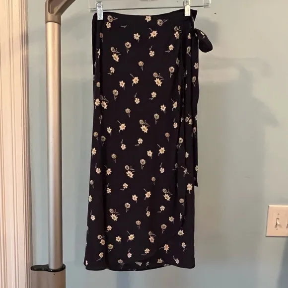 NWT - Madewell Tulip-Hem Wrap Skirt in Floral Heyday - Size 0