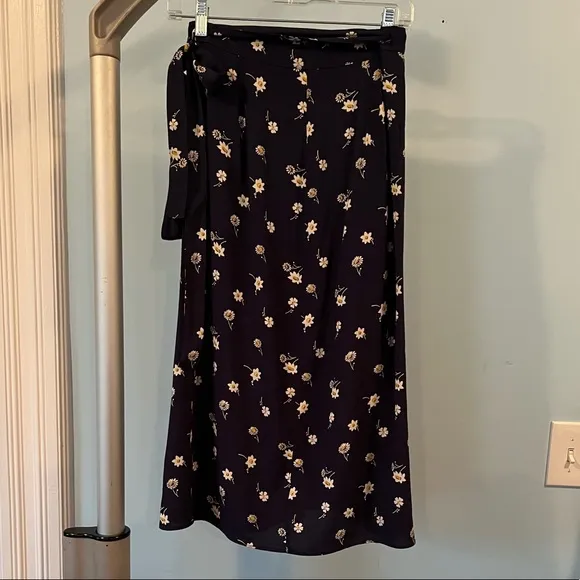 NWT - Madewell Tulip-Hem Wrap Skirt in Floral Heyday - Size 0