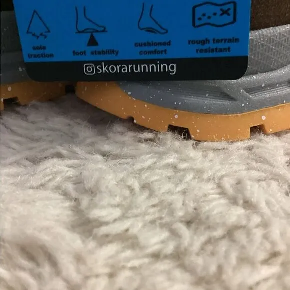 NWT Skora Sz 8 Brown and black trail track shoes, suede trim, with treads