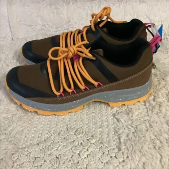 NWT Skora Sz 8 Brown and black trail track shoes, suede trim, with treads