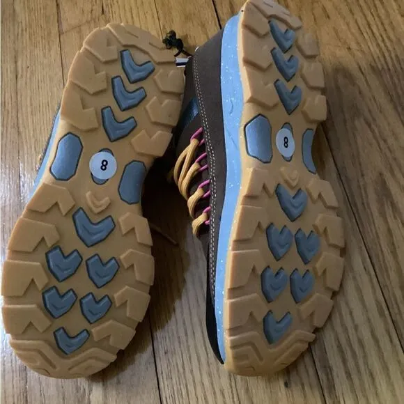 NWT Skora Sz 8 Brown and black trail track shoes, suede trim, with treads