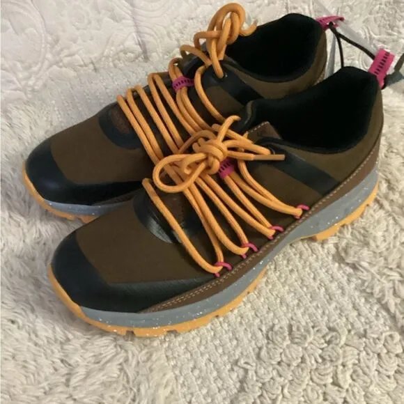 NWT Skora Sz 8 Brown and black trail track shoes, suede trim, with treads