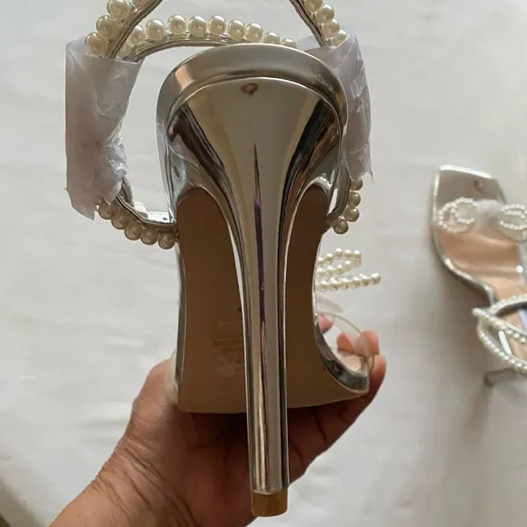 NWT Steve Madden Unleashed-P Pearl Bow Wrap Around Heel Sandals Size 10.
