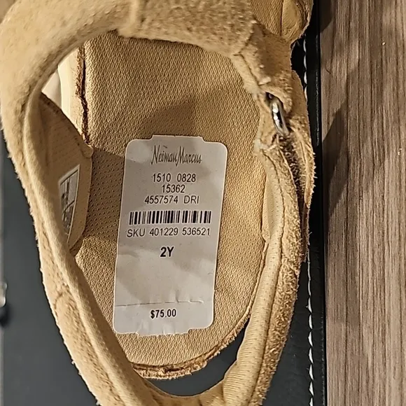 NWT UGG Goldenstar Strap Sandals (2Y)