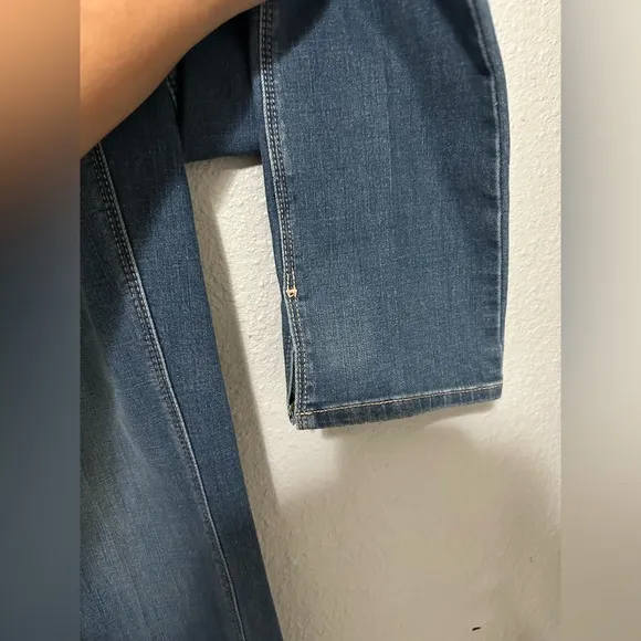 NWT  White House black market High-Rise Everyday Soft Slim Jeans With Slit