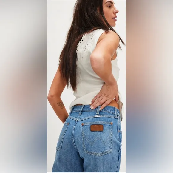 *NWT* Wrangler Sunset Mid-Rise Straight-Leg Jeans in Baby Blue, Size 29x29