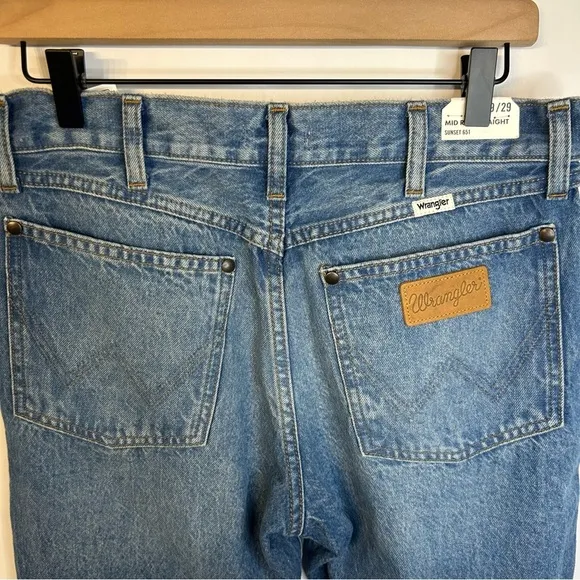 *NWT* Wrangler Sunset Mid-Rise Straight-Leg Jeans in Baby Blue, Size 29x29