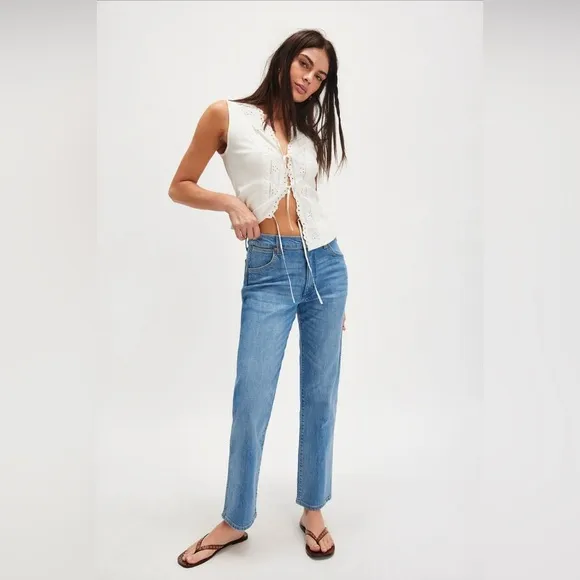 *NWT* Wrangler Sunset Mid-Rise Straight-Leg Jeans in Baby Blue, Size 29x29