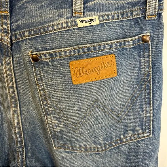 *NWT* Wrangler Sunset Mid-Rise Straight-Leg Jeans in Baby Blue, Size 29x29