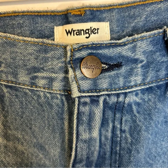 *NWT* Wrangler Sunset Mid-Rise Straight-Leg Jeans in Baby Blue, Size 29x29