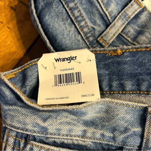 *NWT* Wrangler Sunset Mid-Rise Straight-Leg Jeans in Baby Blue, Size 29x29