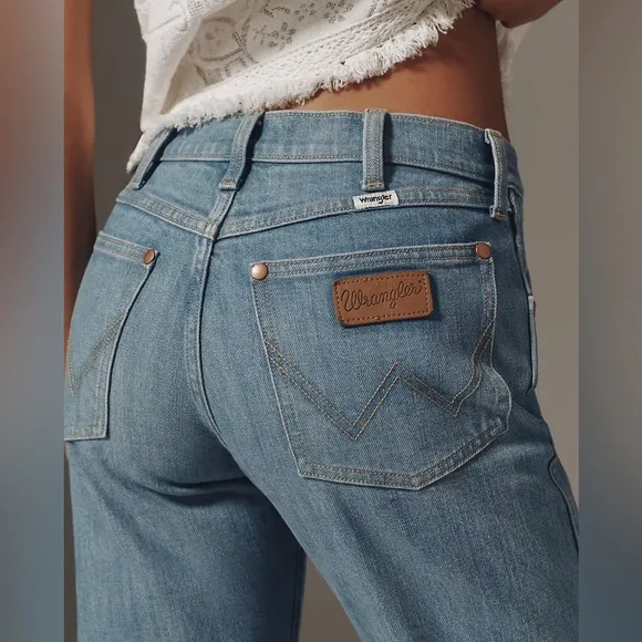 *NWT* Wrangler Sunset Mid-Rise Straight-Leg Jeans in Baby Blue, Size 29x29