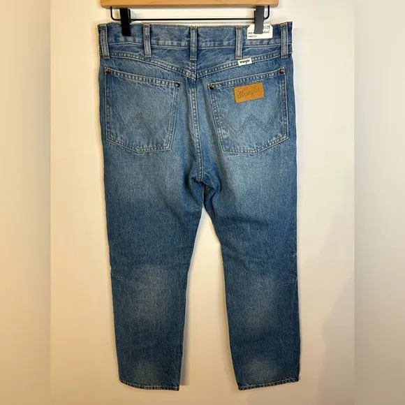 *NWT* Wrangler Sunset Mid-Rise Straight-Leg Jeans in Baby Blue, Size 29x29
