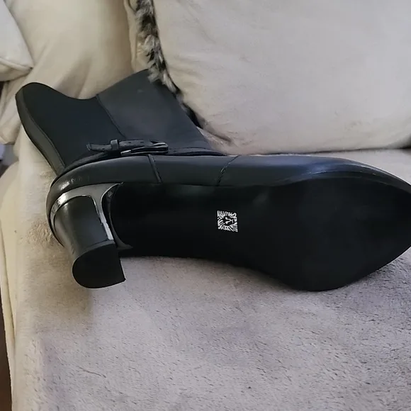 NWT.Anne klein Aksybella High Heel Boots 6.5 Black .