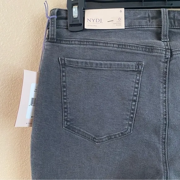 NYDJ Size 6 Alina Legging Jeans in Flosom Black Gray Wash NEW