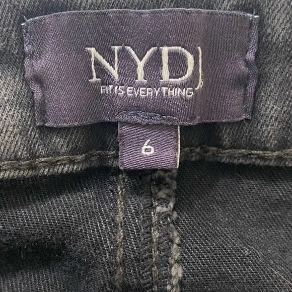 NYDJ Size 6 Alina Legging Jeans in Flosom Black Gray Wash NEW