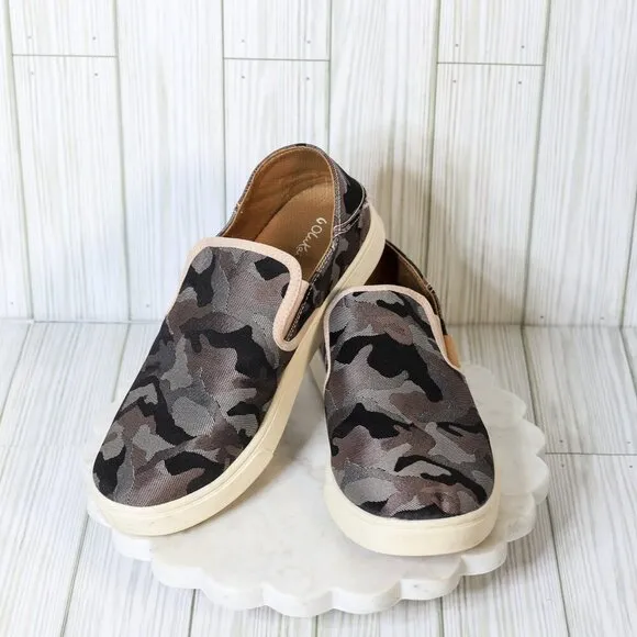 Olu Kai Size 8.5 Pehuea Pa'i camouflage canvas slip on loafer sneaker womens