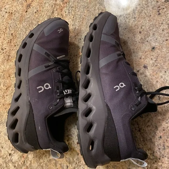 On Cloud Cloudsurfer Trail waterproof women’s 8.5 8 1/2 sneakers black eclipse