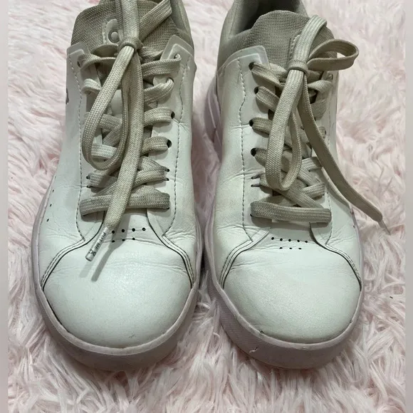 On Cloud The Roger Advantage White Pink CloudTech Lace Up Sneakers Size 9