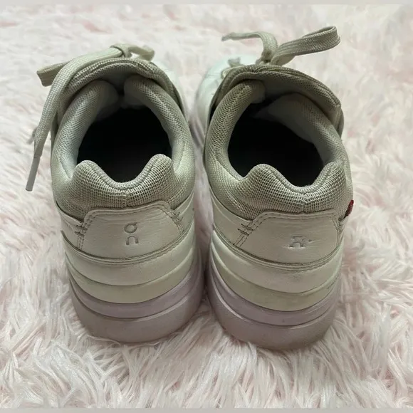 On Cloud The Roger Advantage White Pink CloudTech Lace Up Sneakers Size 9