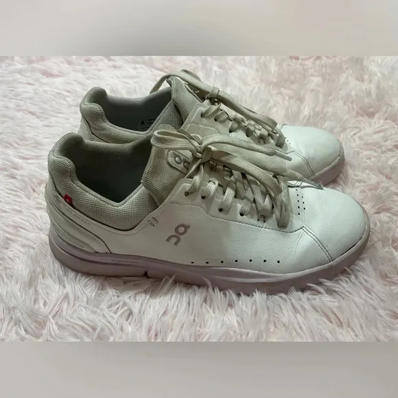 On Cloud The Roger Advantage White Pink CloudTech Lace Up Sneakers Size 9