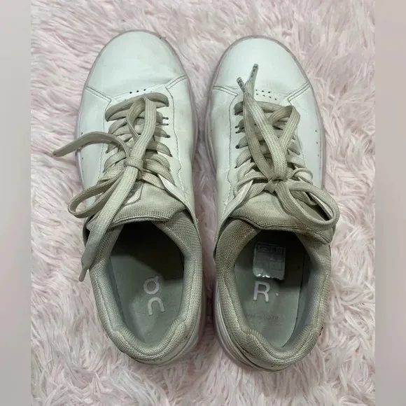 On Cloud The Roger Advantage White Pink CloudTech Lace Up Sneakers Size 9