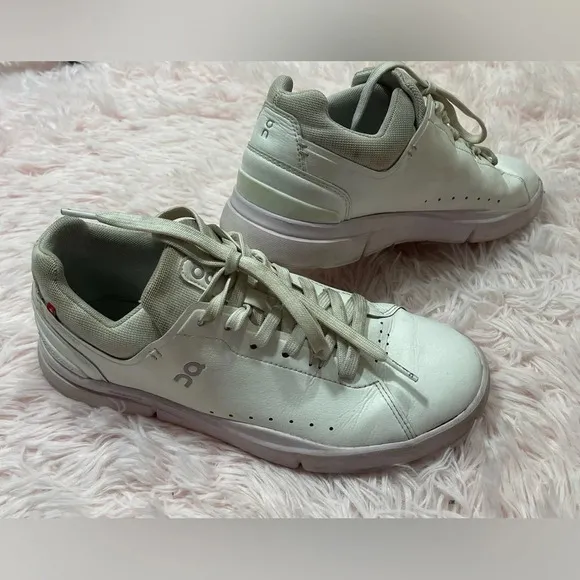 On Cloud The Roger Advantage White Pink CloudTech Lace Up Sneakers Size 9