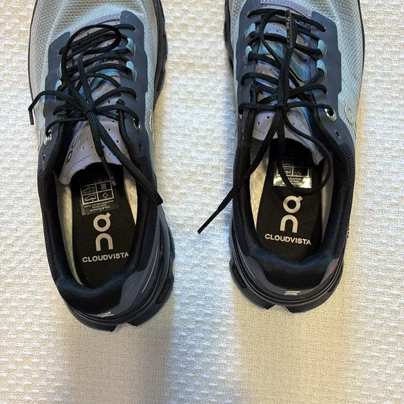 On CloudVista Sneakers in Navy/Wash size 10