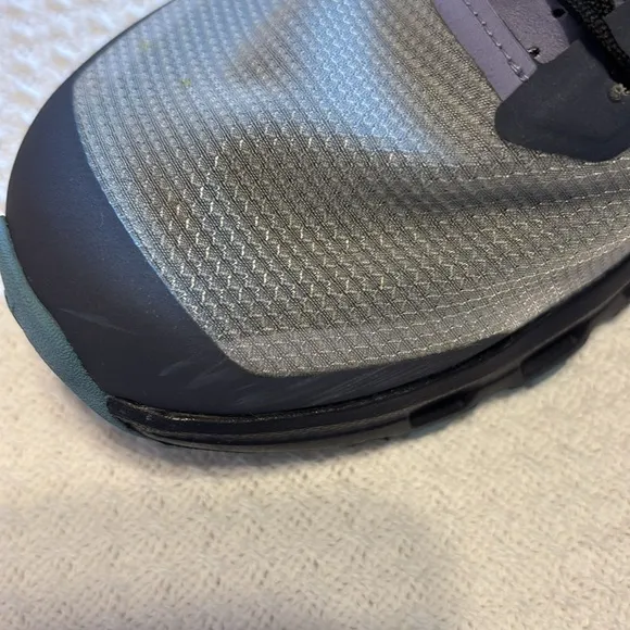 On CloudVista Sneakers in Navy/Wash size 10