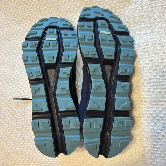 On CloudVista Sneakers in Navy/Wash size 10