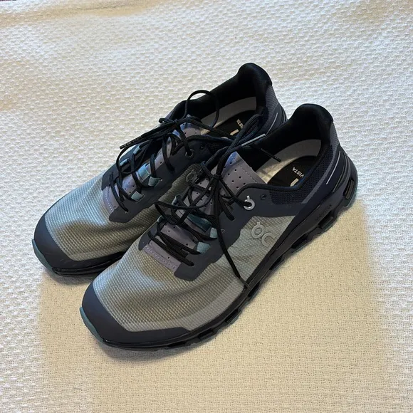 On CloudVista Sneakers in Navy/Wash size 10
