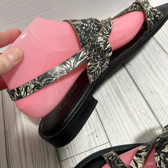 Patricia Nash Fidella Flat Sandals, Sunflower Blk/Wht Sz 9