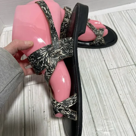 Patricia Nash Fidella Flat Sandals, Sunflower Blk/Wht Sz 9