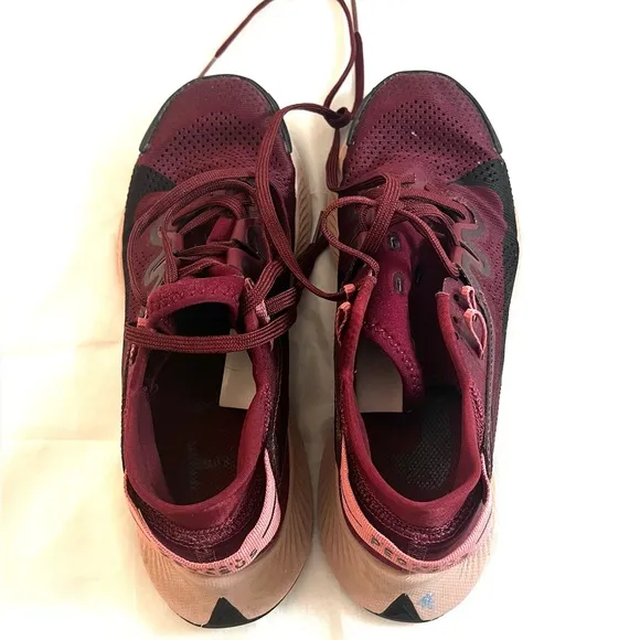 Pegasus Trail 2 Running Hiking Dark Beetroot Sneakers sz 6,5