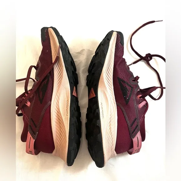 Pegasus Trail 2 Running Hiking Dark Beetroot Sneakers sz 6,5