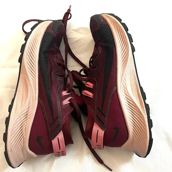 Pegasus Trail 2 Running Hiking Dark Beetroot Sneakers sz 6,5