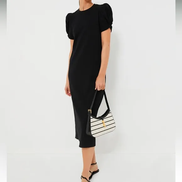 POMANDER PLACEBlack Short Sleeve Vesty Maxi Dress