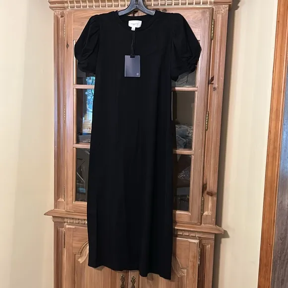 POMANDER PLACEBlack Short Sleeve Vesty Maxi Dress