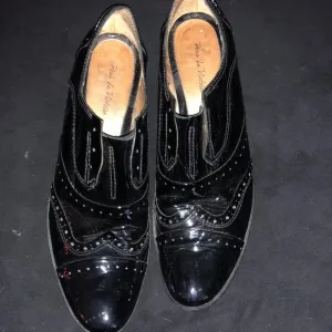 POUR LA VICTOIRE Black Patent Leather Pull On Brogue Loafers