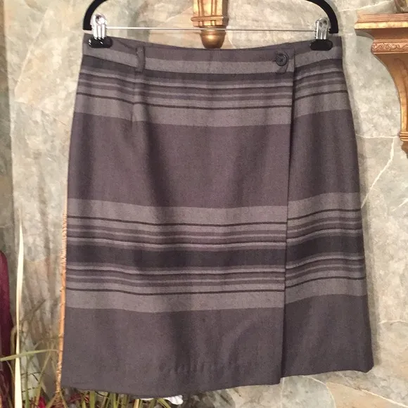 Ralph Lauren 🌹 stunning striped gray skirt