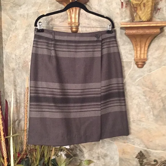 Ralph Lauren 🌹 stunning striped gray skirt