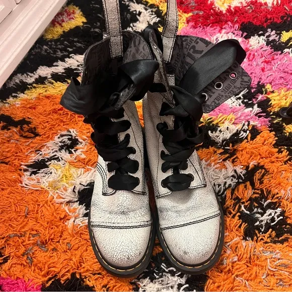 Rare Dr Martens Aimilita Crackle boots