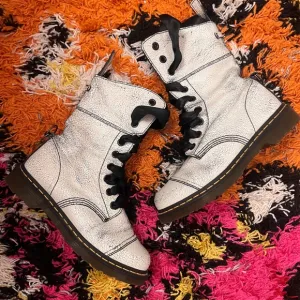 Rare Dr Martens Aimilita Crackle boots