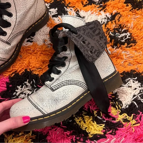 Rare Dr Martens Aimilita Crackle boots